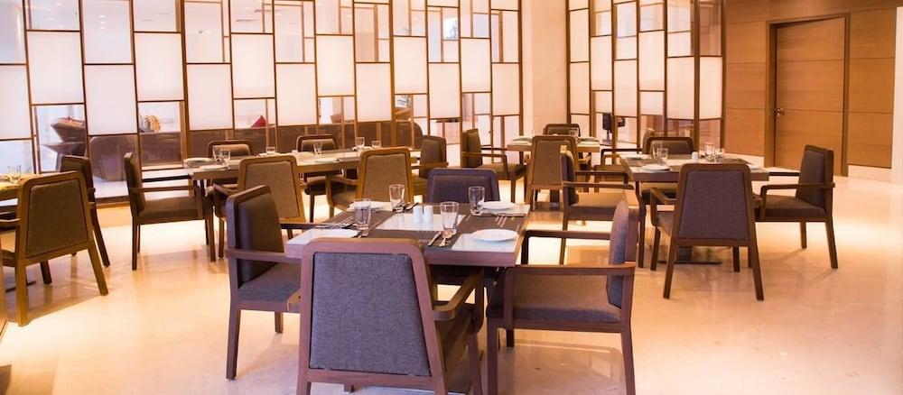 Regenta Central Grand Exotica Pimpri-Chinchwad Εξωτερικό φωτογραφία