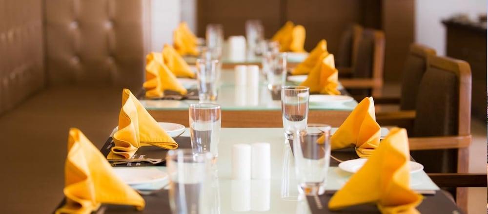 Regenta Central Grand Exotica Pimpri-Chinchwad Εξωτερικό φωτογραφία