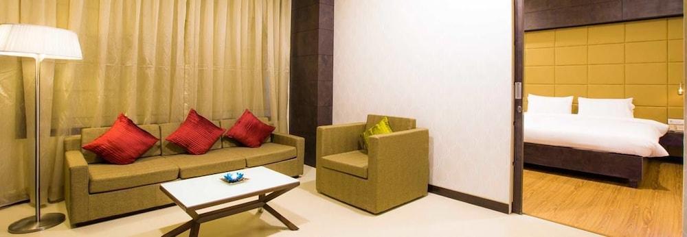 Regenta Central Grand Exotica Pimpri-Chinchwad Εξωτερικό φωτογραφία