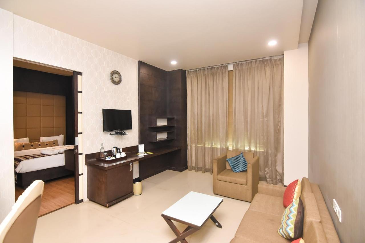 Regenta Central Grand Exotica Pimpri-Chinchwad Εξωτερικό φωτογραφία