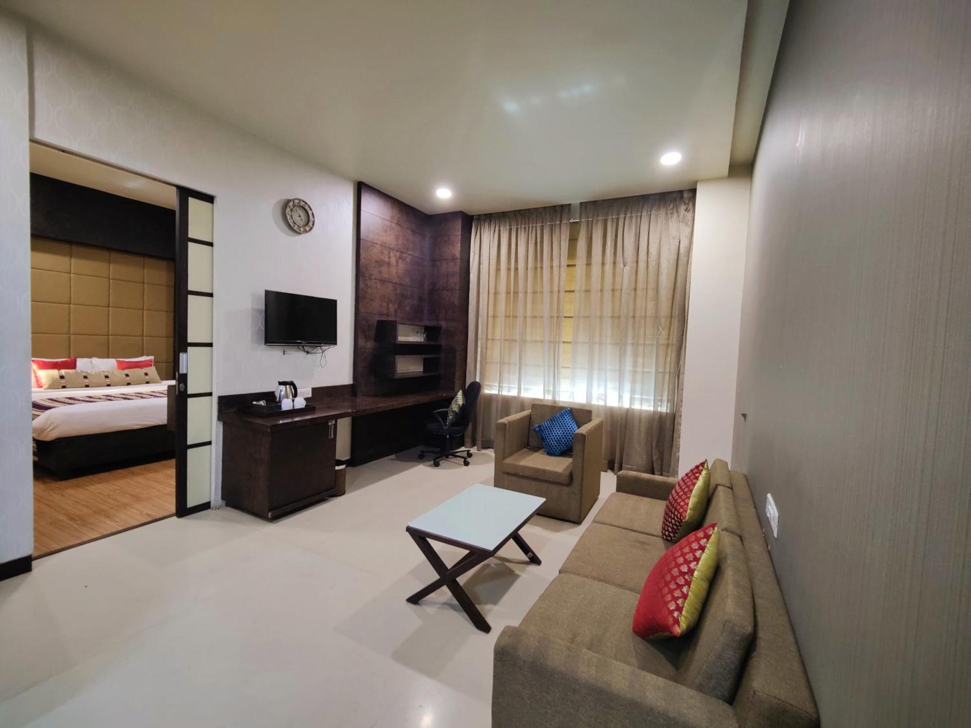 Regenta Central Grand Exotica Pimpri-Chinchwad Εξωτερικό φωτογραφία