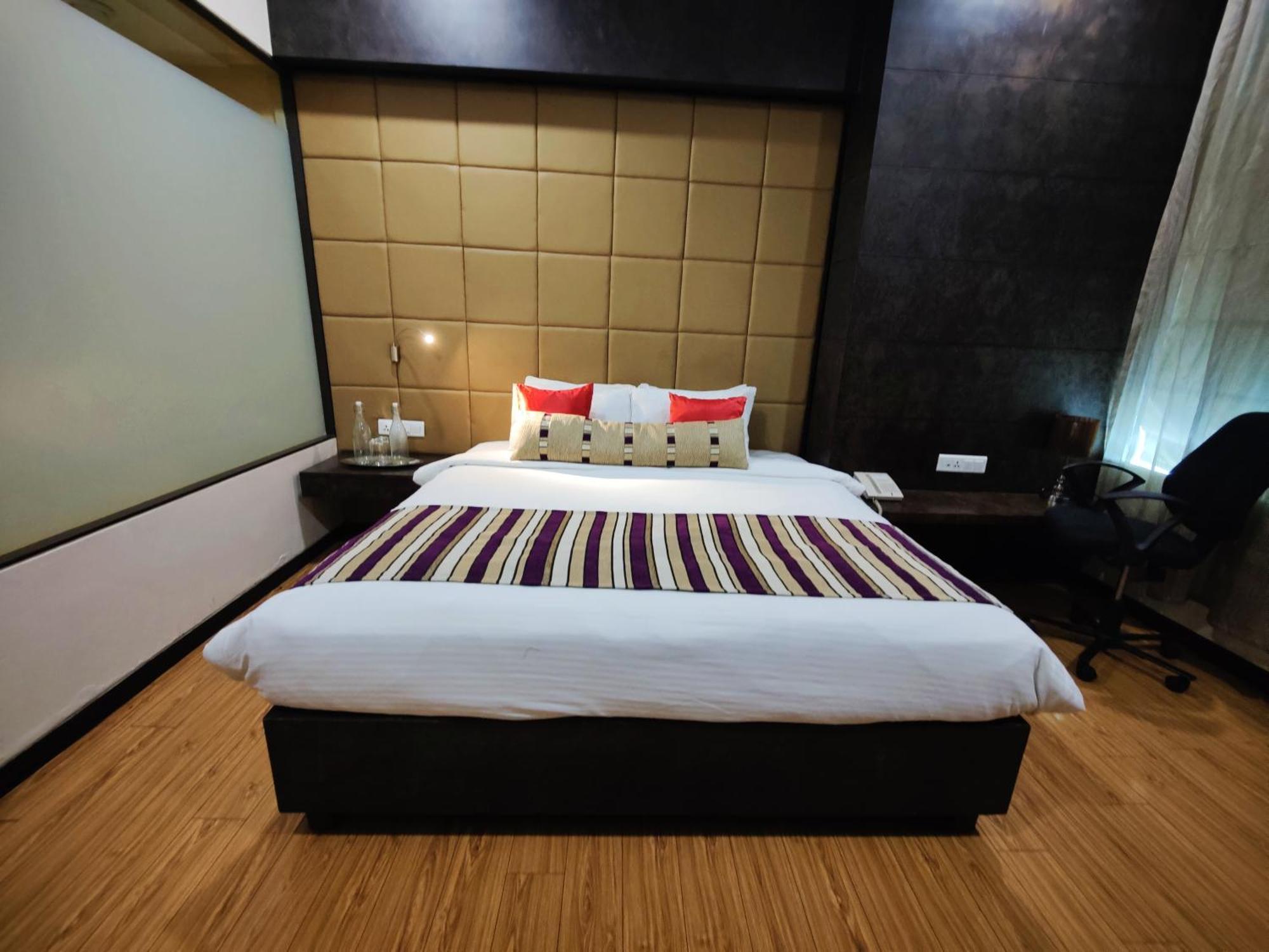 Regenta Central Grand Exotica Pimpri-Chinchwad Εξωτερικό φωτογραφία