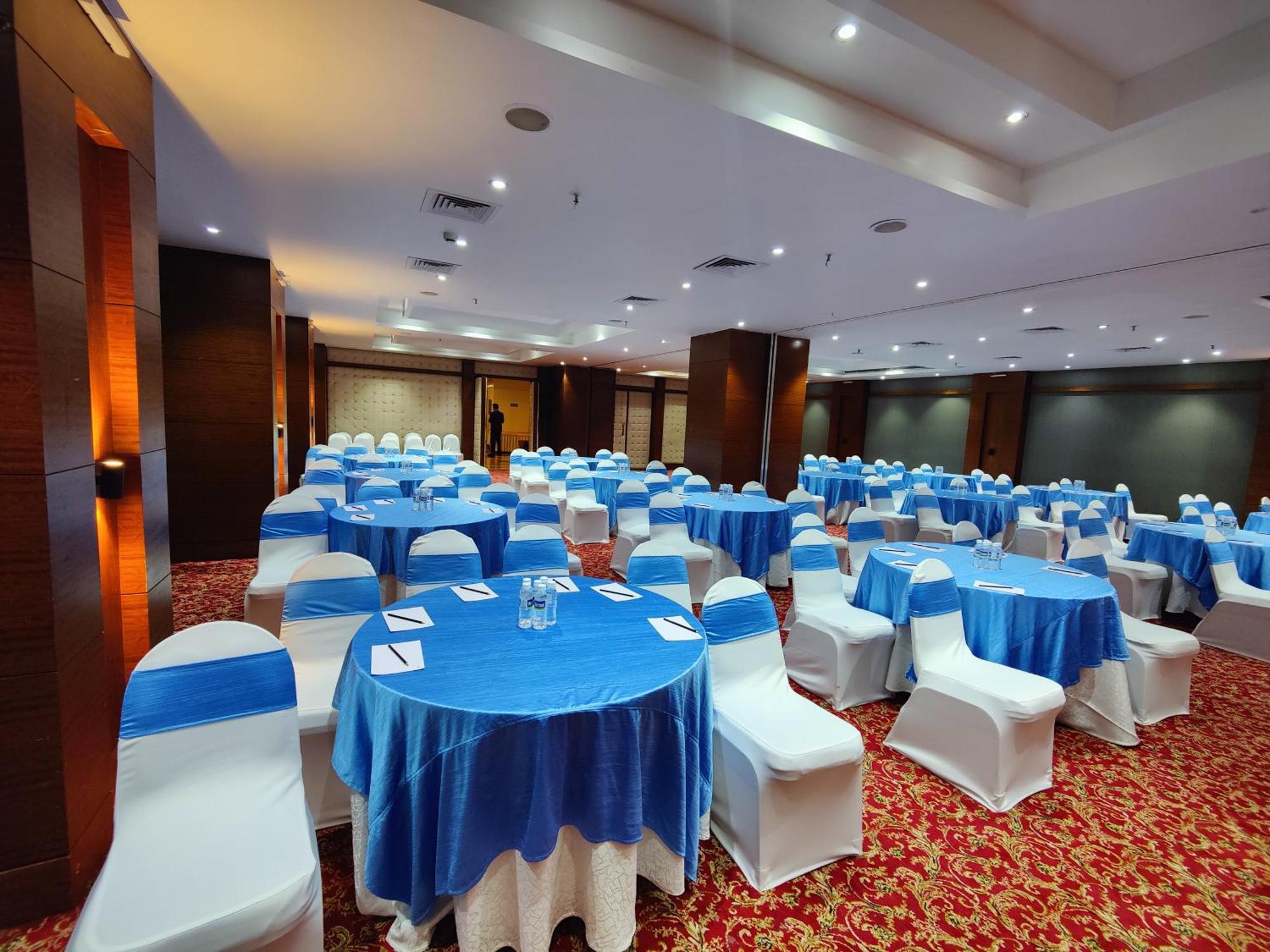 Regenta Central Grand Exotica Pimpri-Chinchwad Εξωτερικό φωτογραφία