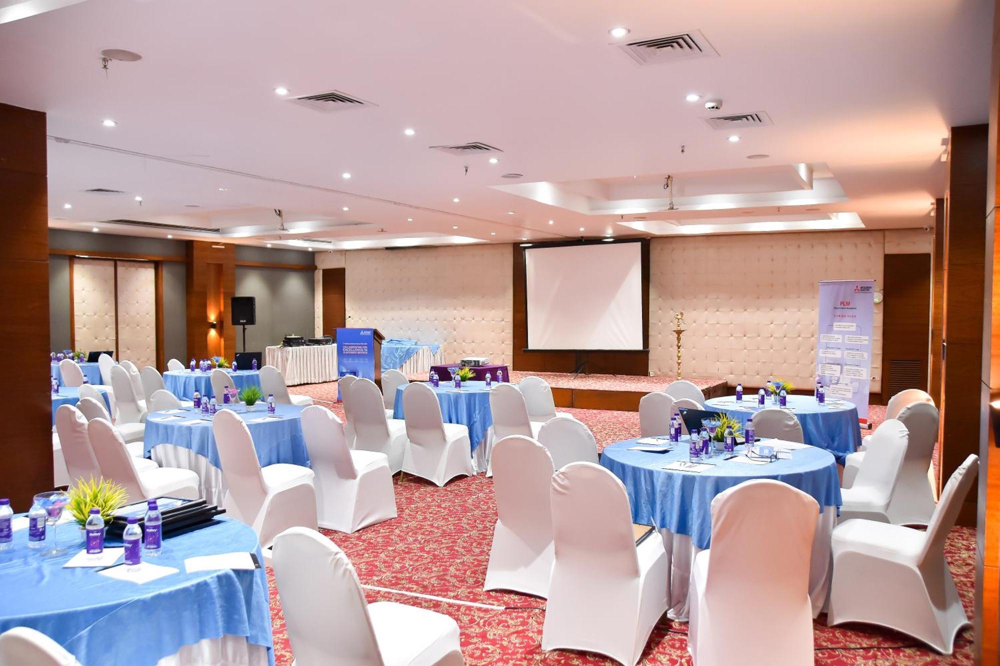 Regenta Central Grand Exotica Pimpri-Chinchwad Εξωτερικό φωτογραφία