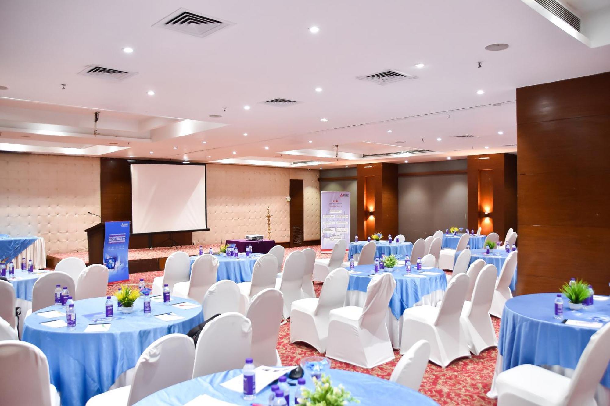 Regenta Central Grand Exotica Pimpri-Chinchwad Εξωτερικό φωτογραφία