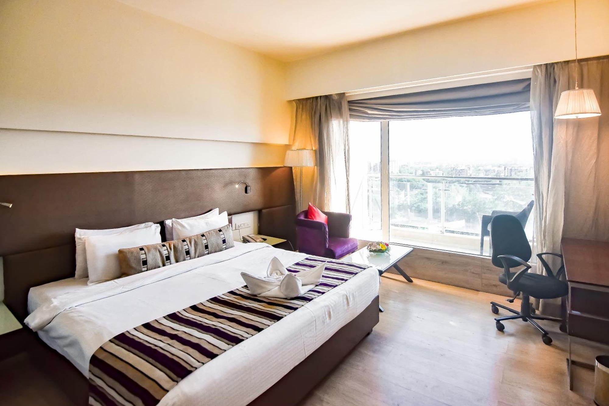 Regenta Central Grand Exotica Pimpri-Chinchwad Εξωτερικό φωτογραφία