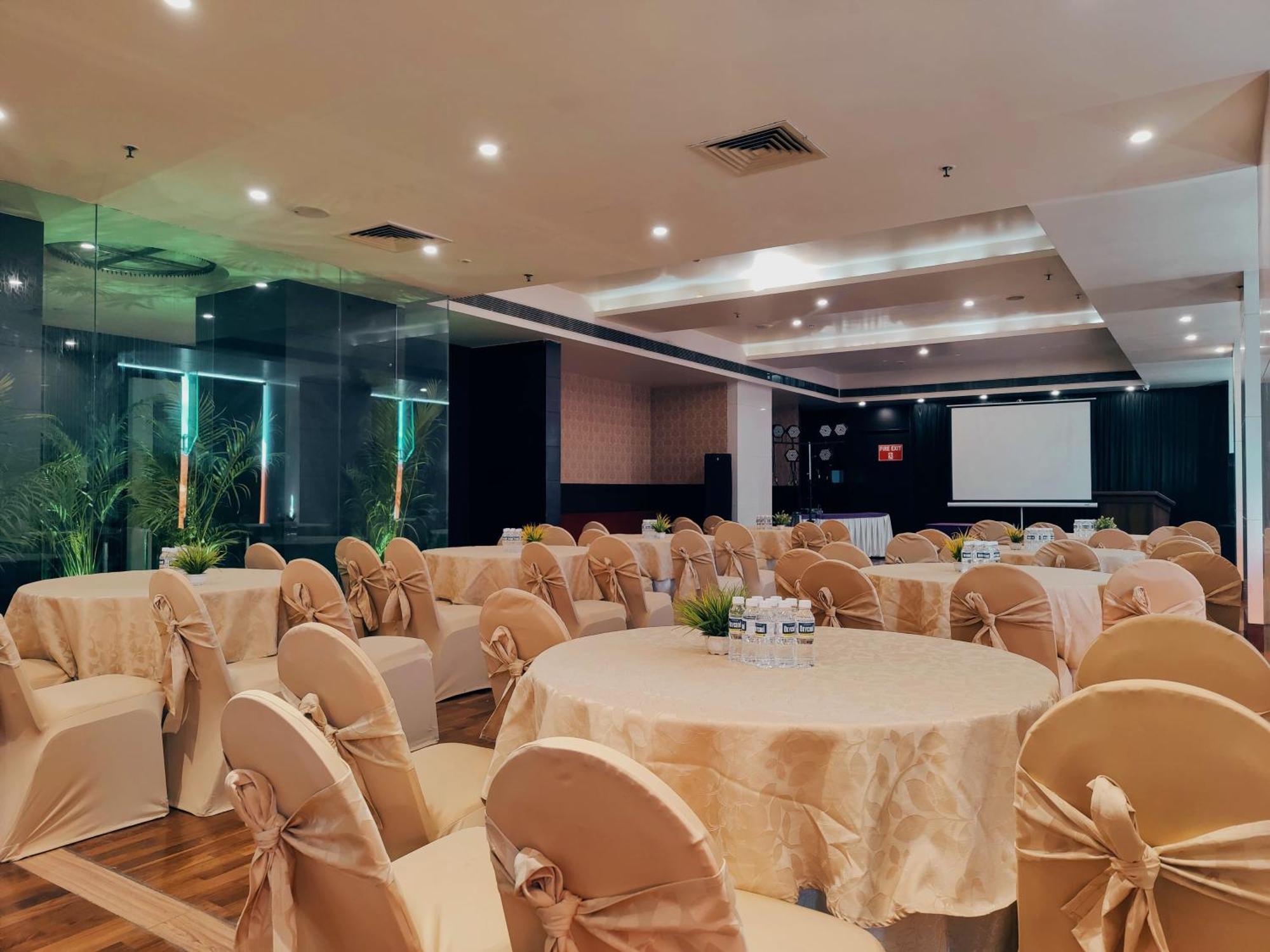 Regenta Central Grand Exotica Pimpri-Chinchwad Εξωτερικό φωτογραφία