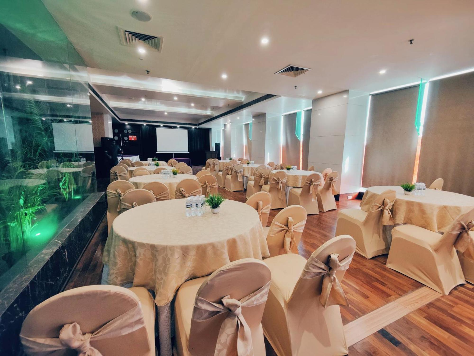 Regenta Central Grand Exotica Pimpri-Chinchwad Εξωτερικό φωτογραφία
