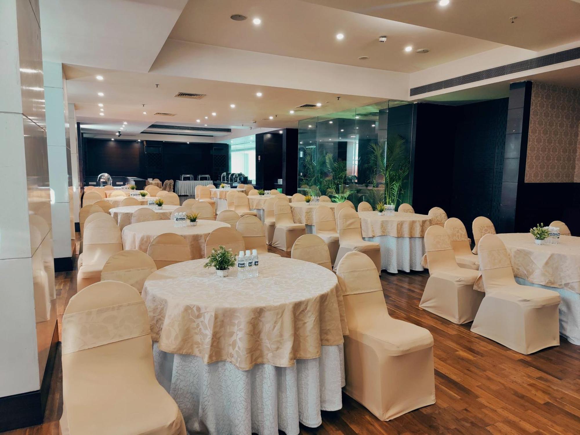 Regenta Central Grand Exotica Pimpri-Chinchwad Εξωτερικό φωτογραφία